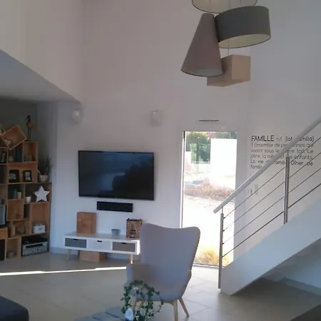 Maison Contemporaine Avec Grande Piscine * Cholet
