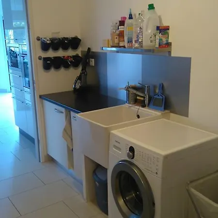 Maison Contemporaine Avec Grande Piscine *