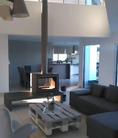 Maison Contemporaine Avec Grande Piscine Cholet